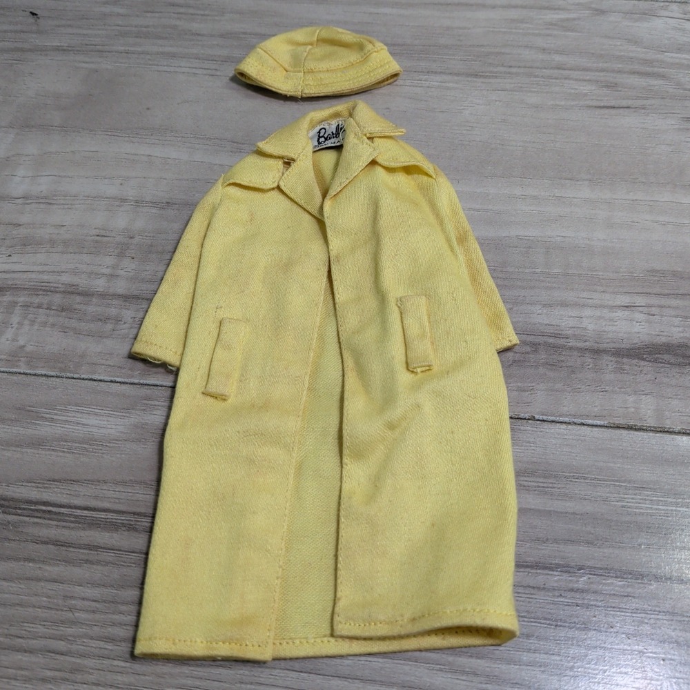 VTG Barbie Doll Stormy Weather #949 Yellow Raincoat And Hat Outfit